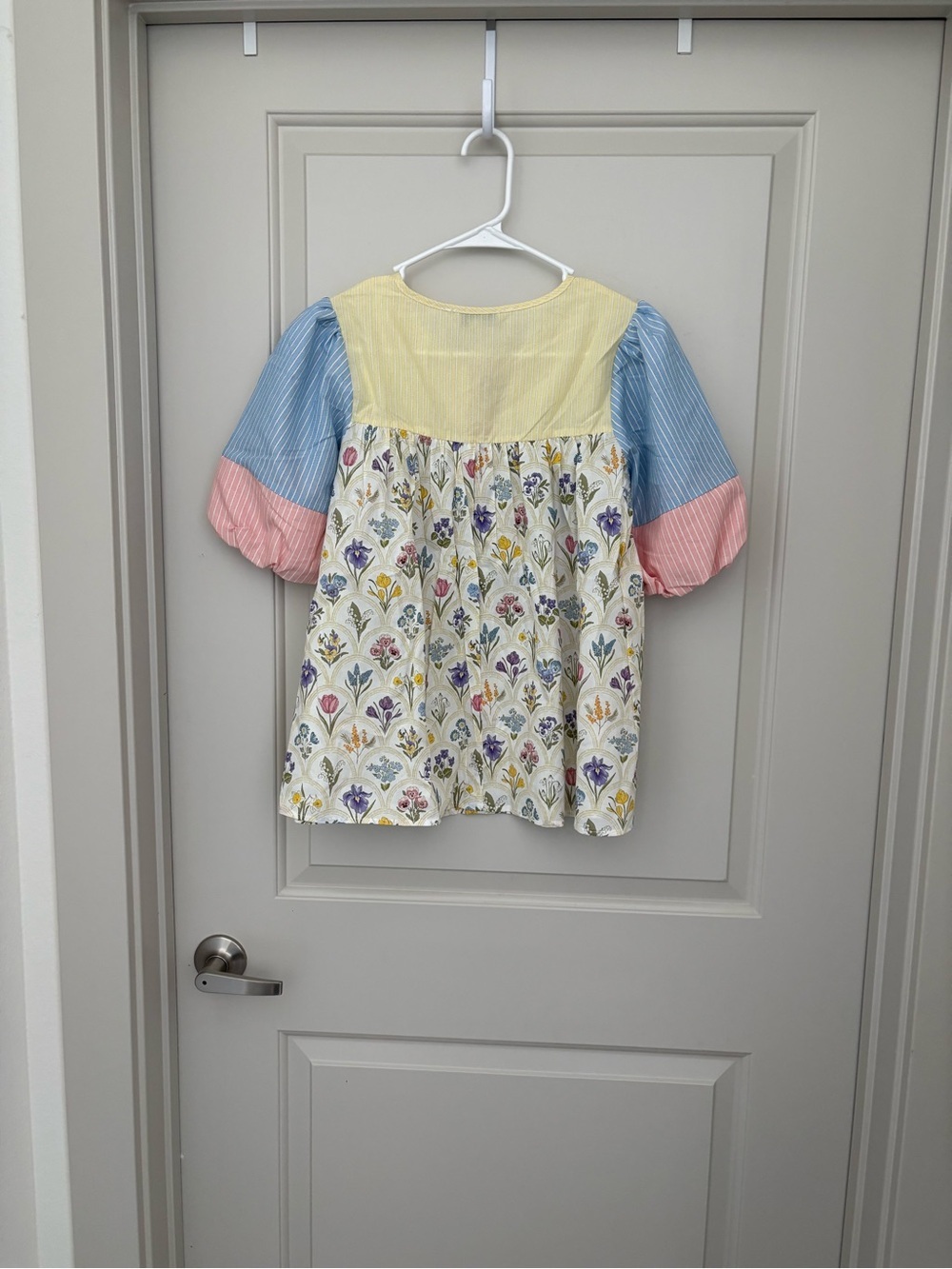 Davi & Dani Floral Patchwork Puff Sleeve Top - Yellow, Blue, Pink NWT Size S - Picture 2 of 6